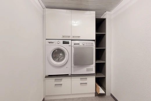 buanderie avec inside property et light floor