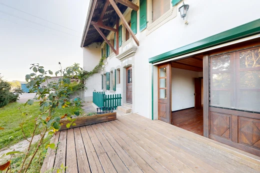 terrasse avec terrasse et property visible