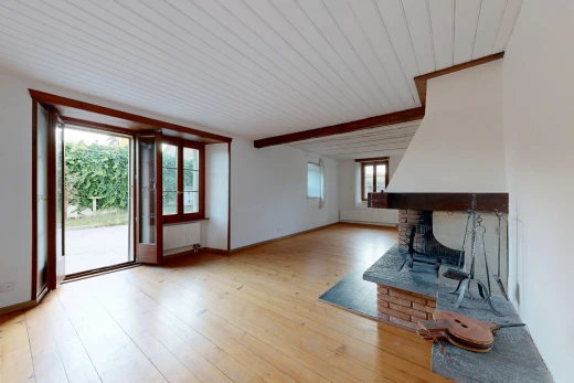 pièce vide avec lumière naturelle, cloison sèche, drywall, inside property, et high end ceiling