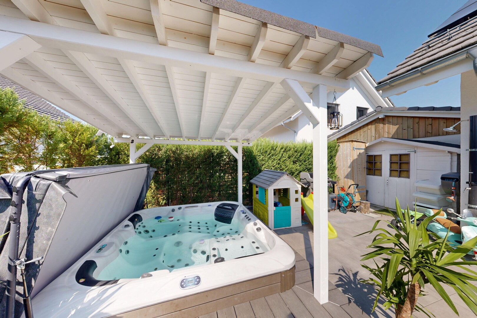 terrasse avec terrasse et bain à remous