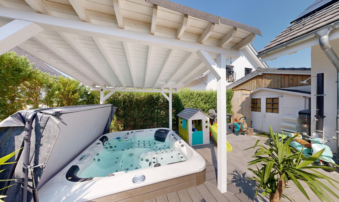 terrasse avec terrasse et bain à remous