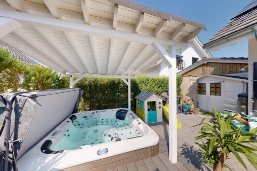 terrasse avec terrasse et bain à remous