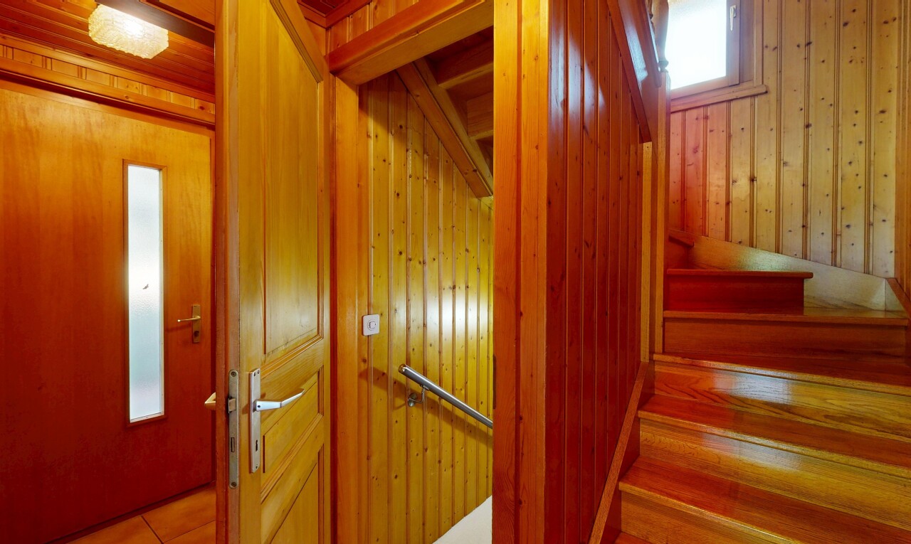 treppe mit wood wall, holzwand, treppen, dated wood wall, und inside property