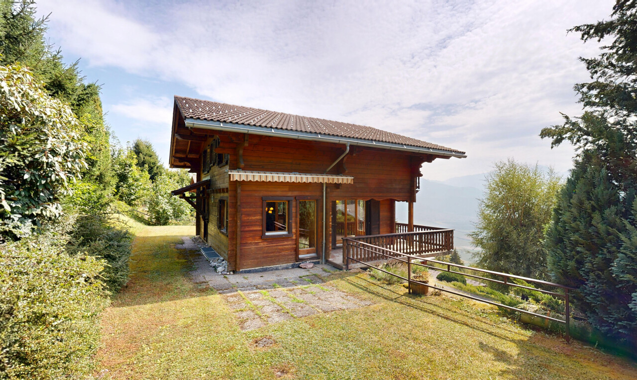 außenansicht mit horizontale verkleidung, rasen, from property, holzverkleidung, und property visible