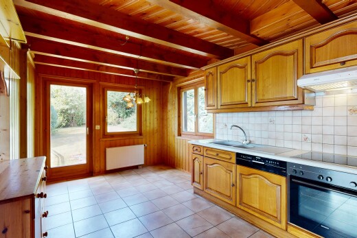 küche mit bogenförmige schränke, arched cabinets, balkendecke, beamed ceiling, und ofen