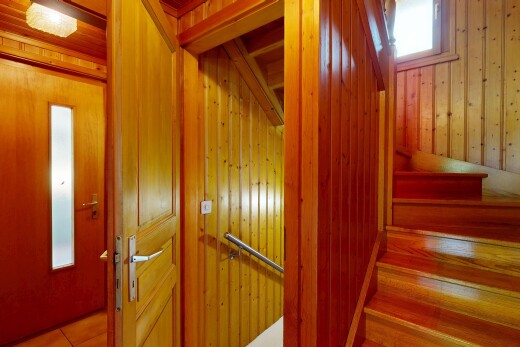 treppe mit wood wall, holzwand, treppen, dated wood wall, und inside property