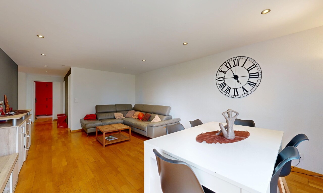 living area featuring light wood-style floors and recessed lighting