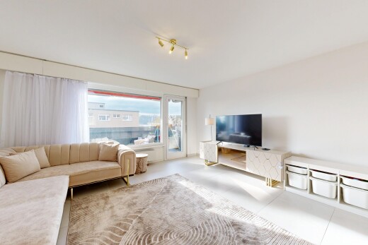 wohnzimmer mit inside property, fernseher, natürliches licht, natural light, und gipskartonwand