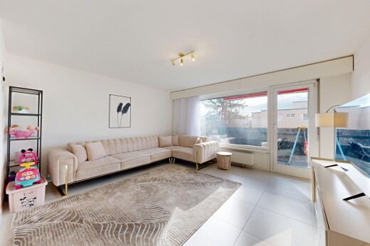 wohnzimmer mit natürliches licht, natural light, gipskartonwand, drywall, und inside property