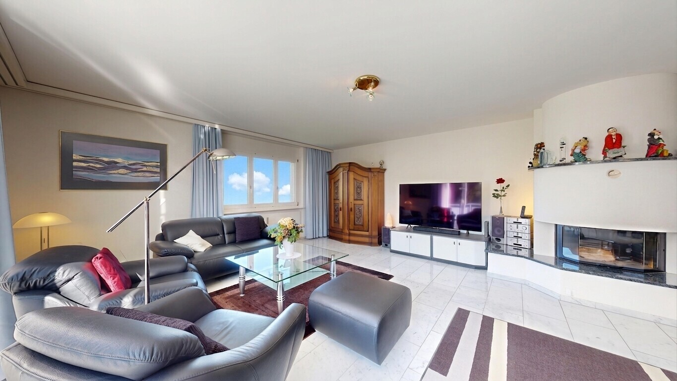 wohnzimmer mit drywall, gipskartonwand, inside property, fernseher, und kamin