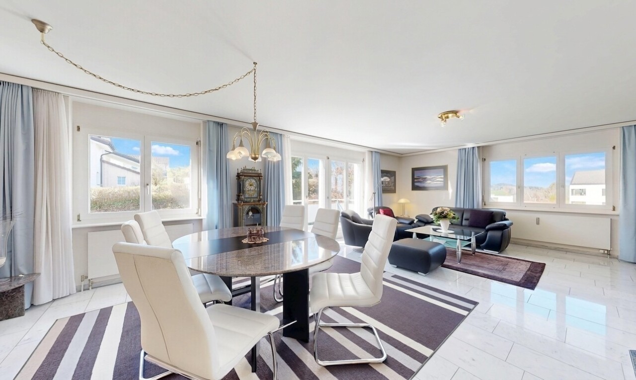 wohn- / esszimmer mit day time, inside property, natural light, natürliches licht, und drywall