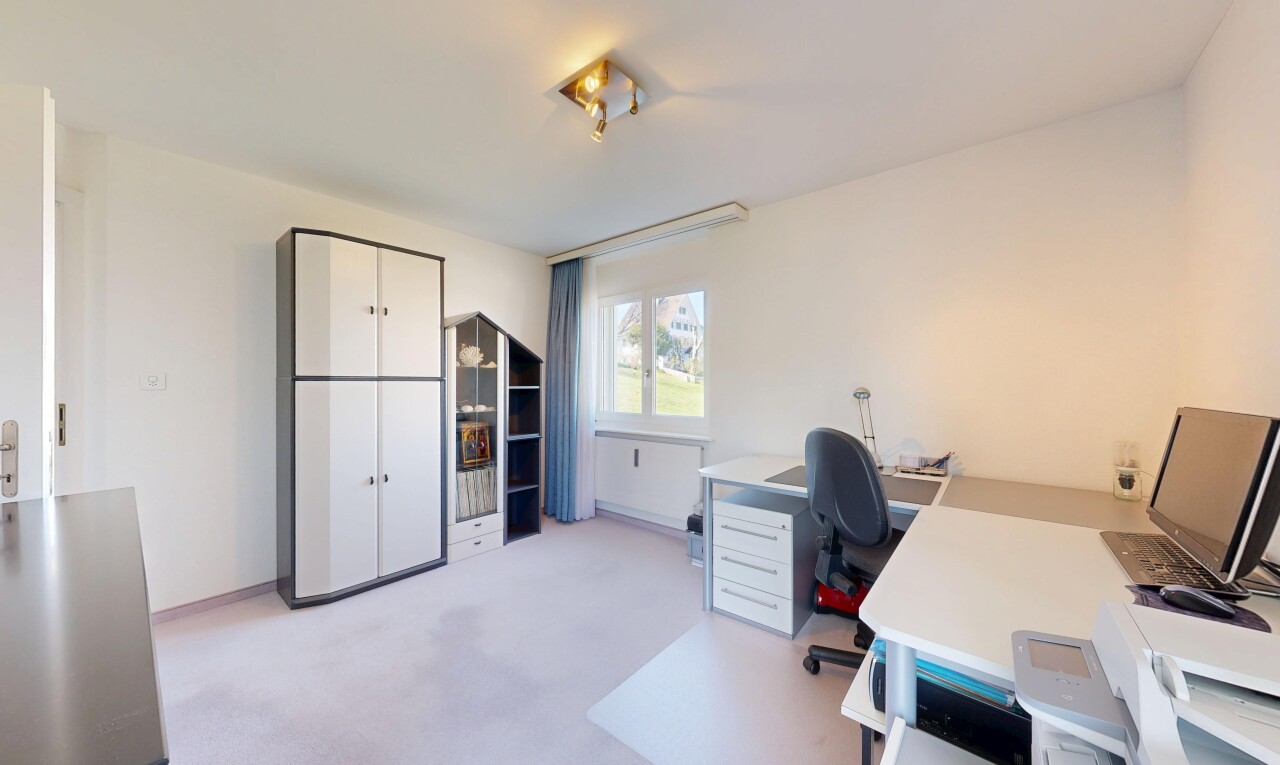 büro mit light floor, gipskartonwand, drywall, bürobereich, und teppich