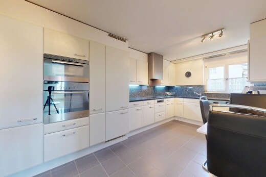 cuisine avec inside property, dark countertops, plans de travail, hotte, et four double