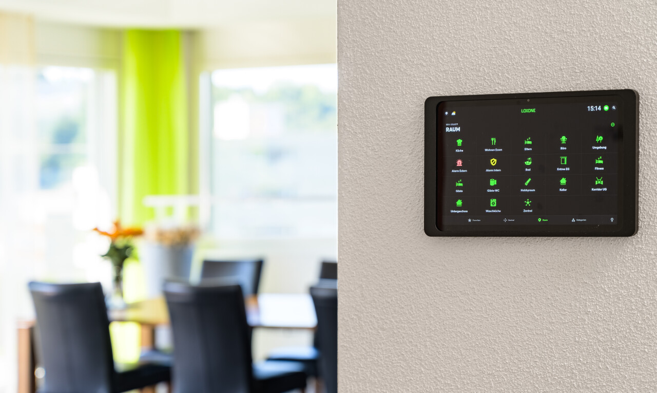 rezeption / lobby mit natural light, inside property, und textured wall