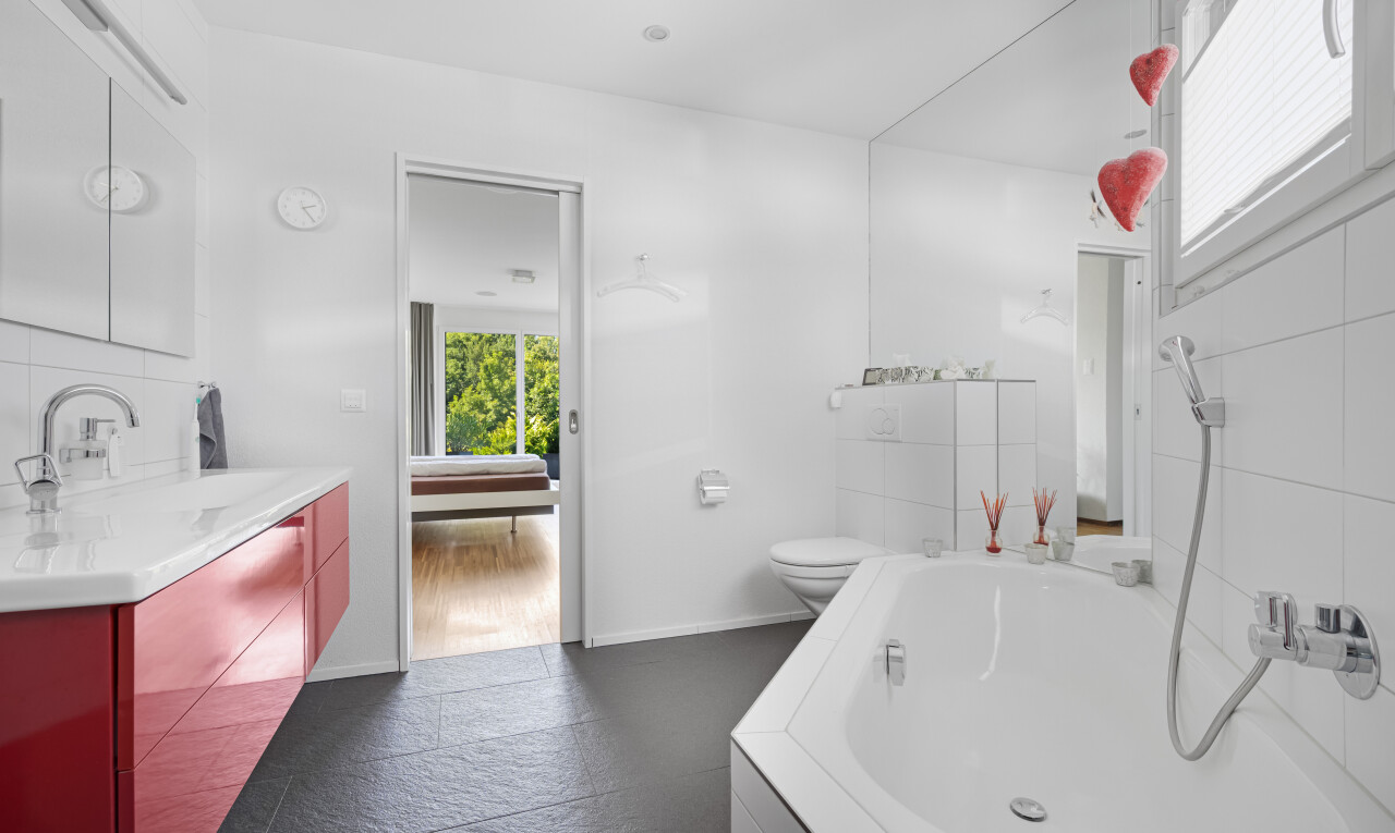 bad mit natural light, natürliches licht, schminktisch, bad, und komplettes badezimmer