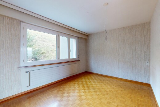 leerer raum mit natürliches licht und sockelleisten