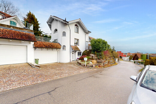 außenansicht mit wohngebietblick und eingebaute garage