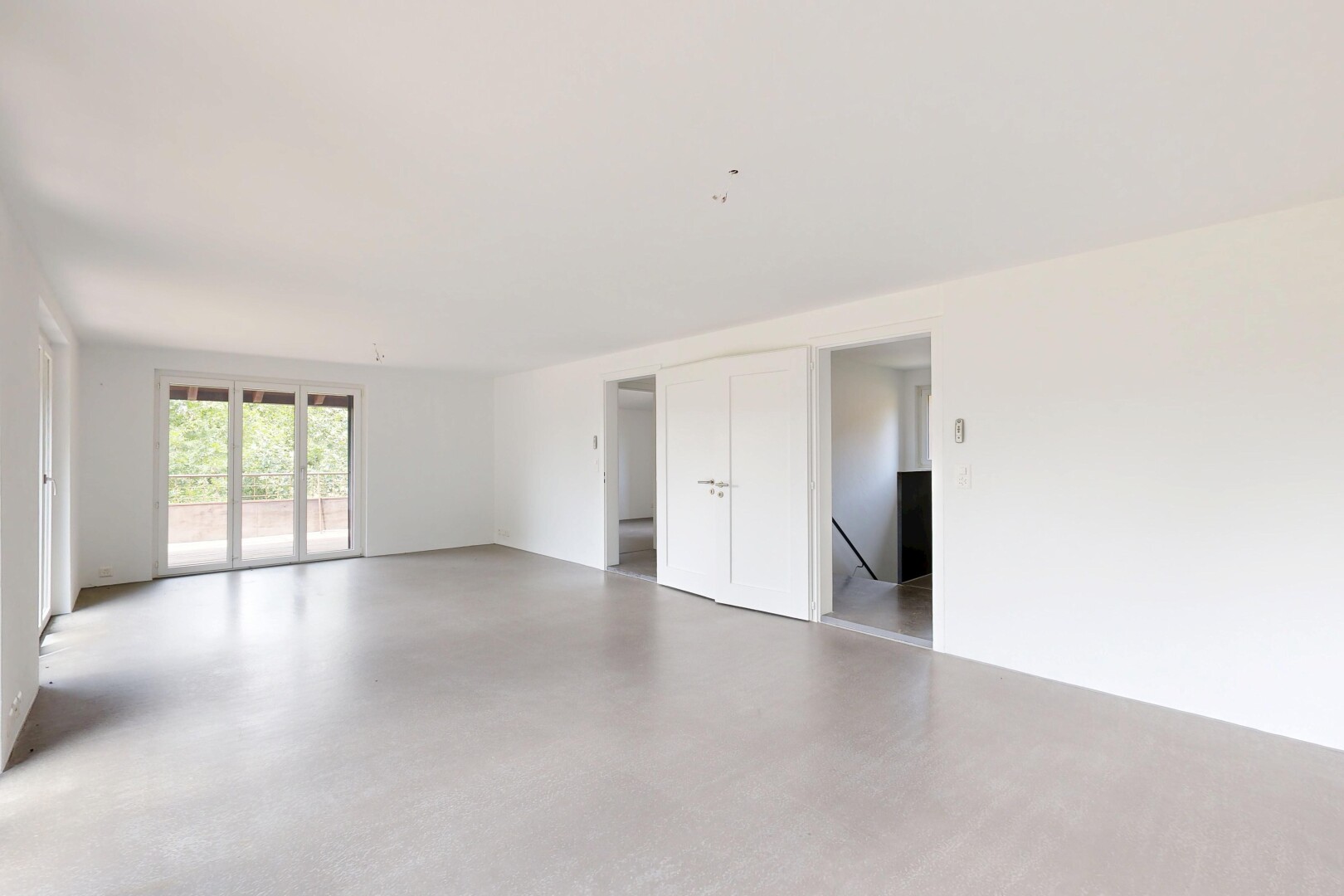 unfurnished room featuring concrete flooring