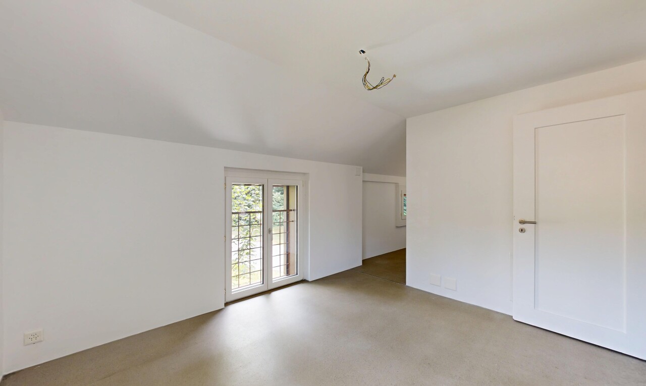empty room with vaulted ceiling