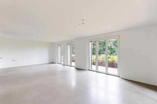spare room featuring concrete flooring