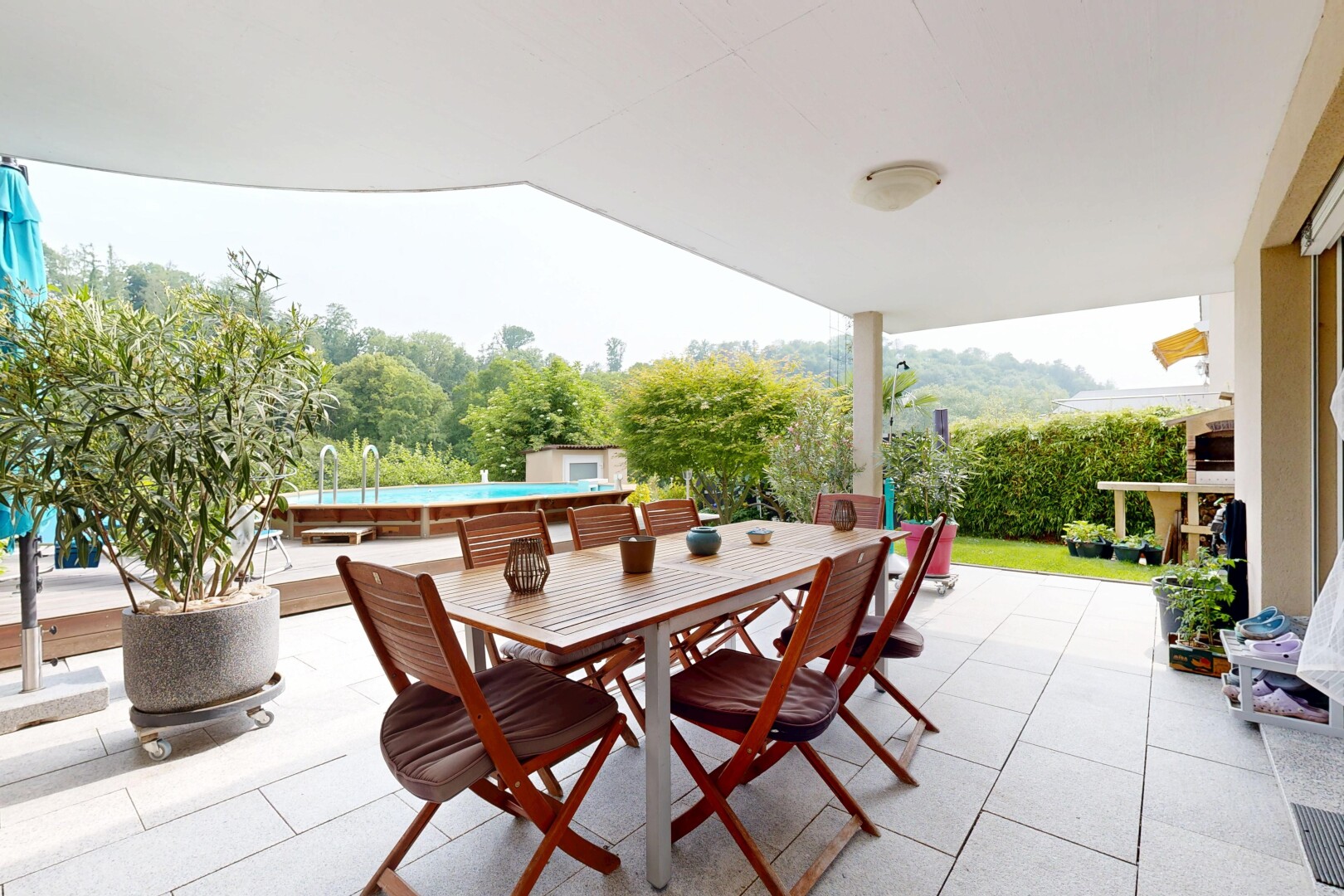terrasse avec from property, terrasse, coin repas extérieur, et overcast