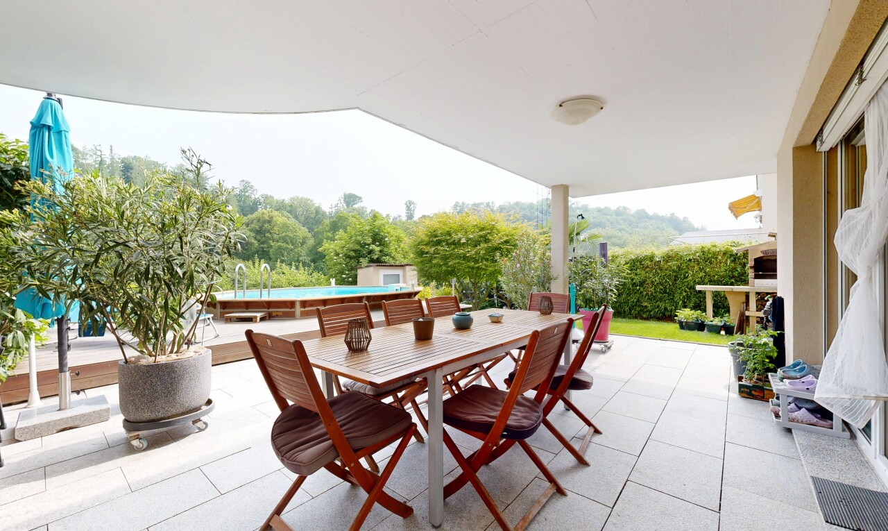 terrasse avec from property, terrasse, coin repas extérieur, et overcast