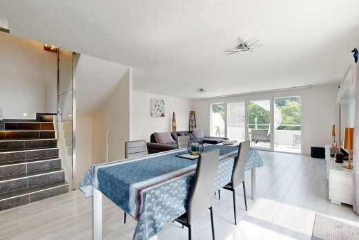 esszimmer mit natürliches licht, natural light, inside property, treppen, und gipskartonwand