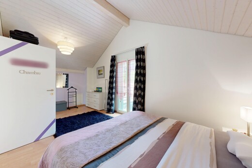 chambre avec inside property, plafond à poutres, beamed ceiling, cloison sèche, et drywall