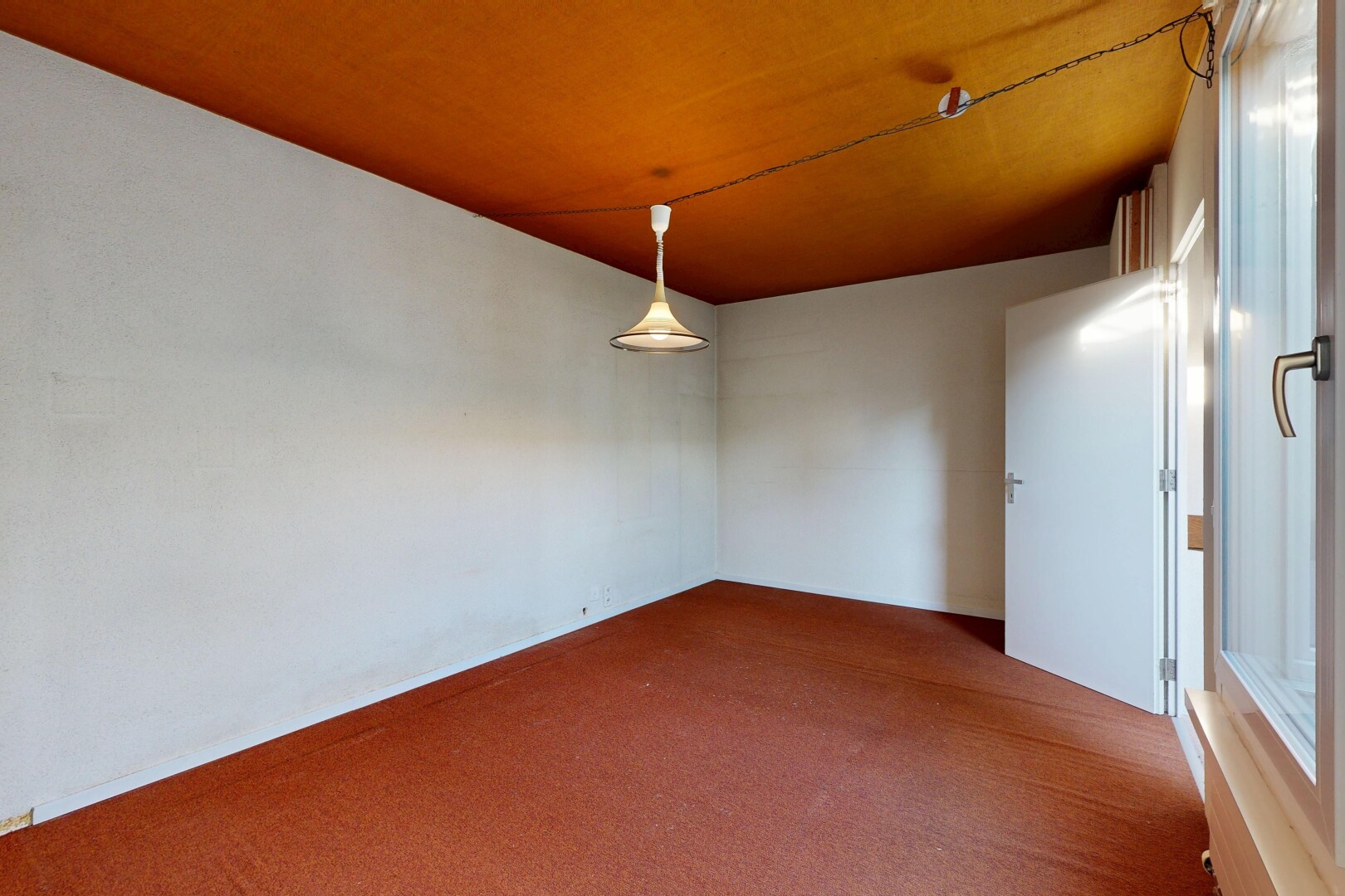 pièce vide avec inside property, cloison sèche, drywall, moquette, et carpet