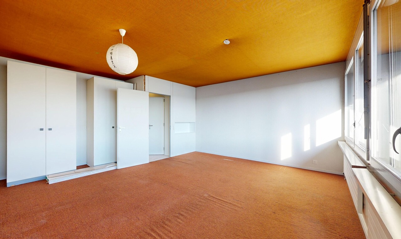 pièce vide avec inside property, moquette, carpet, cloison sèche, et drywall