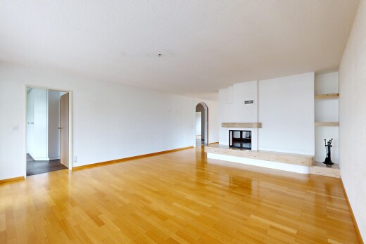 leerer raum mit gewölbte gehwege, inside property, holzfußboden, wood finish floor, und gipskartonwand