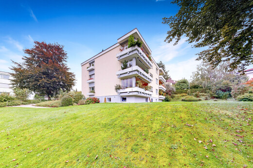 außenansicht mit blick auf wohnanlage, apartment complex view, day time, und property visible