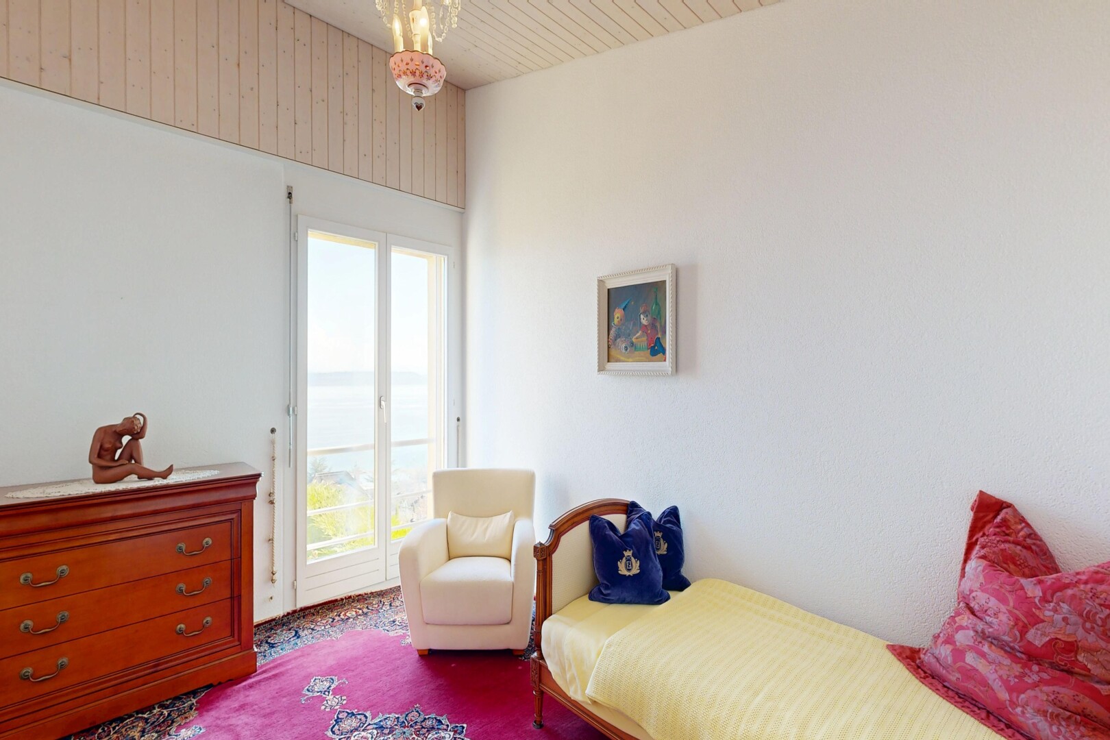 zimmer / schlafzimmer mit inside property, natürliches licht, natural light, außenzugang, und gipskartonwand