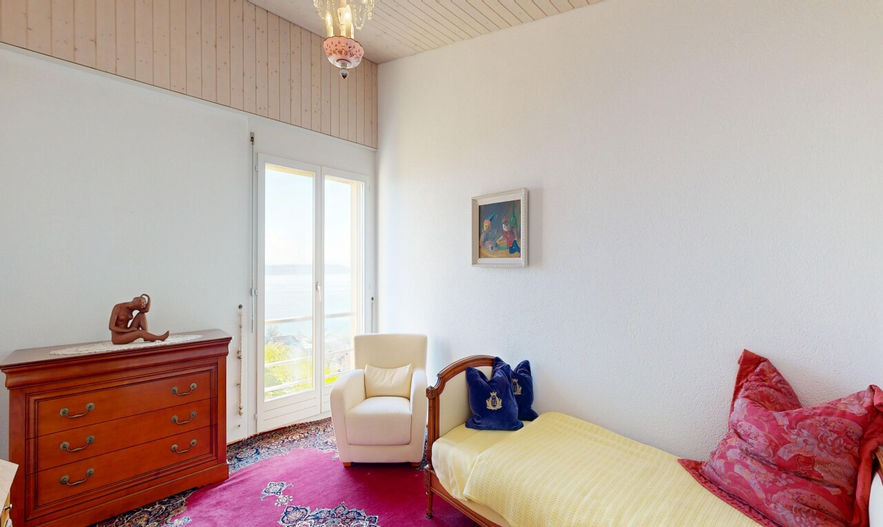 zimmer / schlafzimmer mit inside property, natürliches licht, natural light, außenzugang, und gipskartonwand