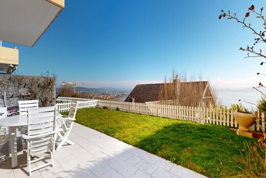 terrasse mit rasen, essbereich im freien, zaun, from property, und terrasse
