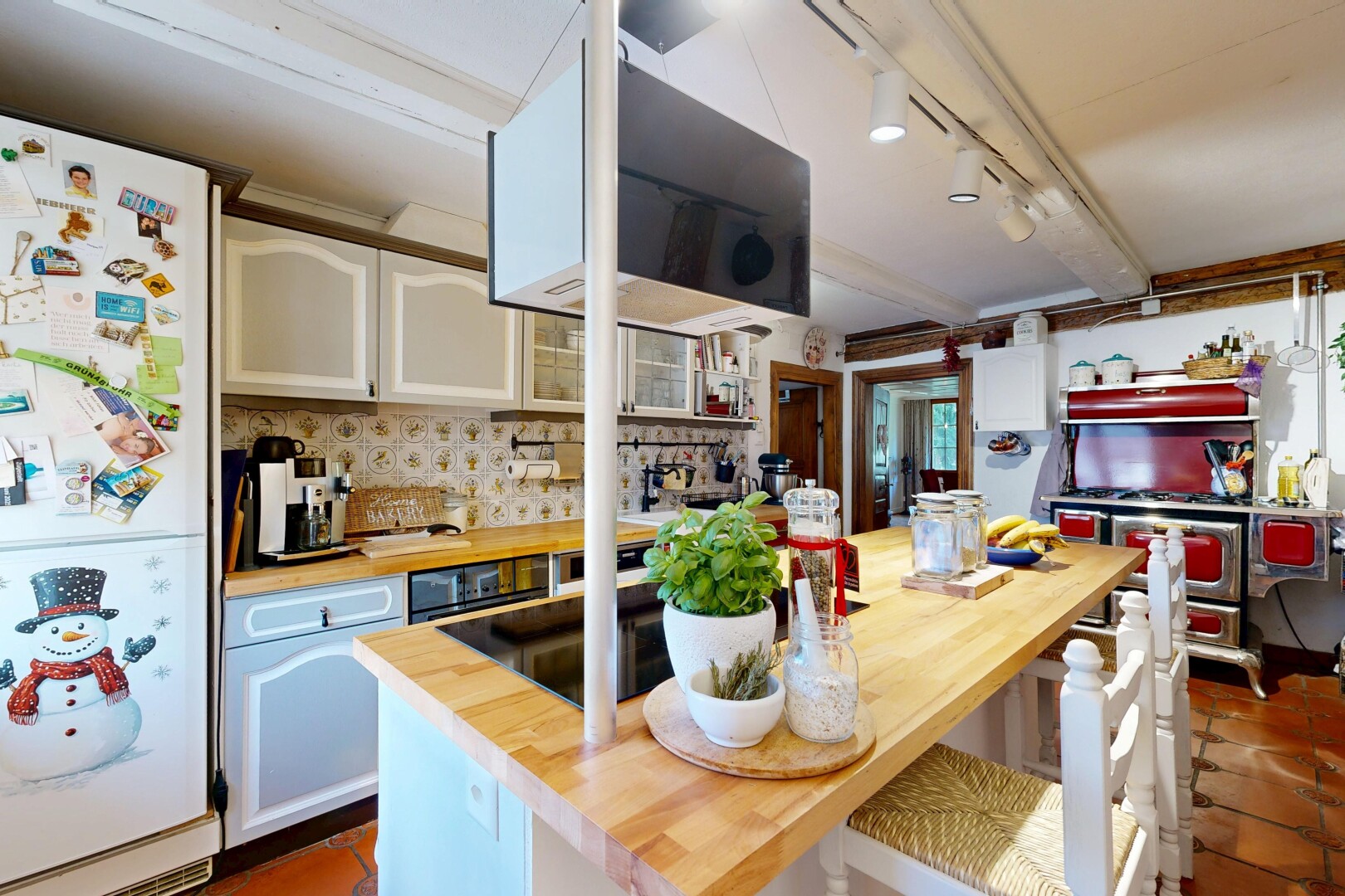 küche mit butcher block countertops, arbeitsfläche, arched cabinets, bogenförmige schränke, und white cabinets
