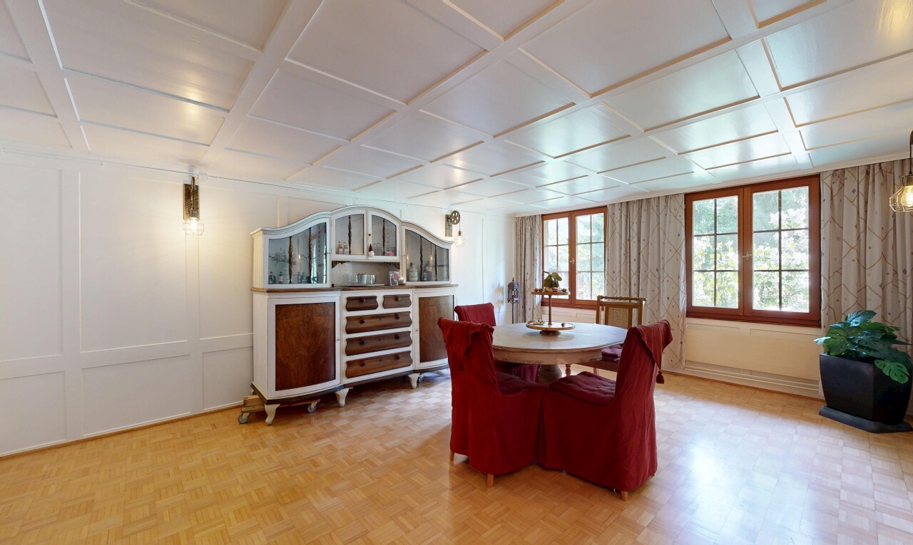 esszimmer mit paneling wall, wandvertäfelung, wood finish floor, holzfußboden, und coffered ceiling