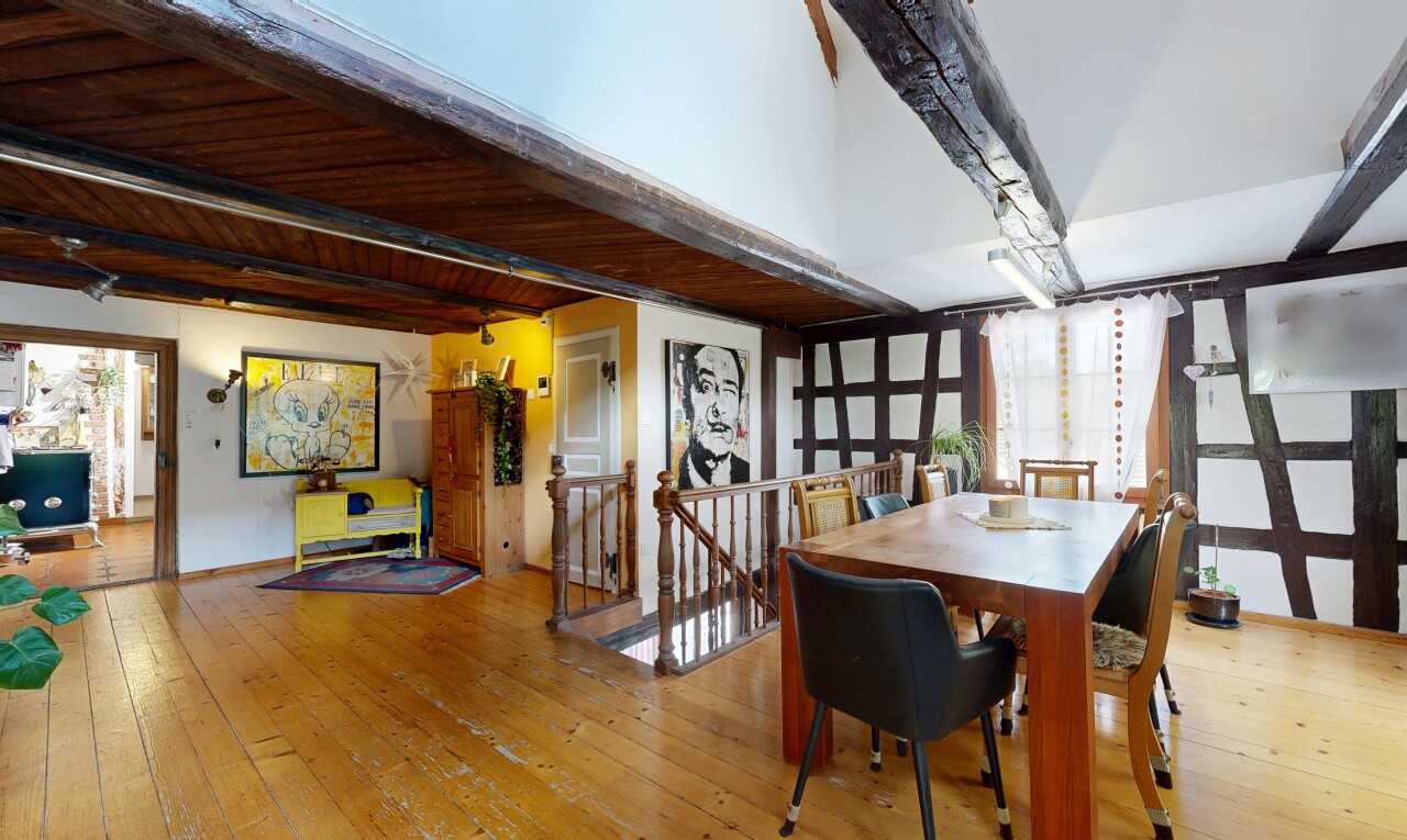 esszimmer mit hardwood floor, inside property, wood finish floor, holzfußboden, und drywall