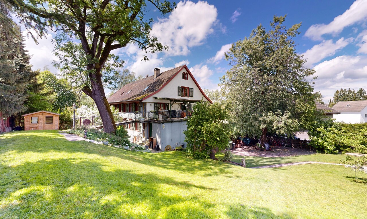 außenansicht mit rasen, schornstein, day time, from property, und balkon