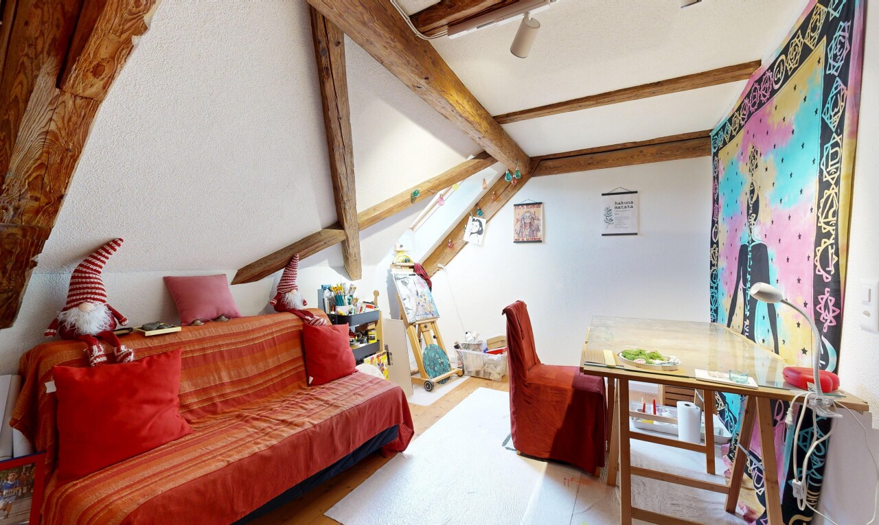 wohn- / esszimmer mit inside property, zusätzliches zimmer, dachschräge, vaulted ceiling, und balkendecke