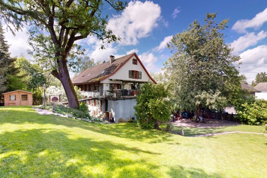 außenansicht mit rasen, schornstein, day time, from property, und balkon