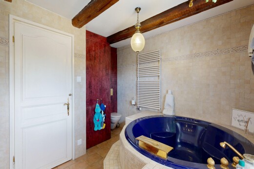 bad mit handtuchwärmer, kühler, komplettes badezimmer, bad, und inside property