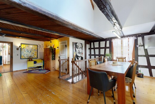 esszimmer mit hardwood floor, inside property, wood finish floor, holzfußboden, und drywall