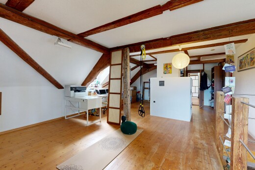leerer raum mit holzfußboden, wood finish floor, inside property, gipskartonwand, und drywall