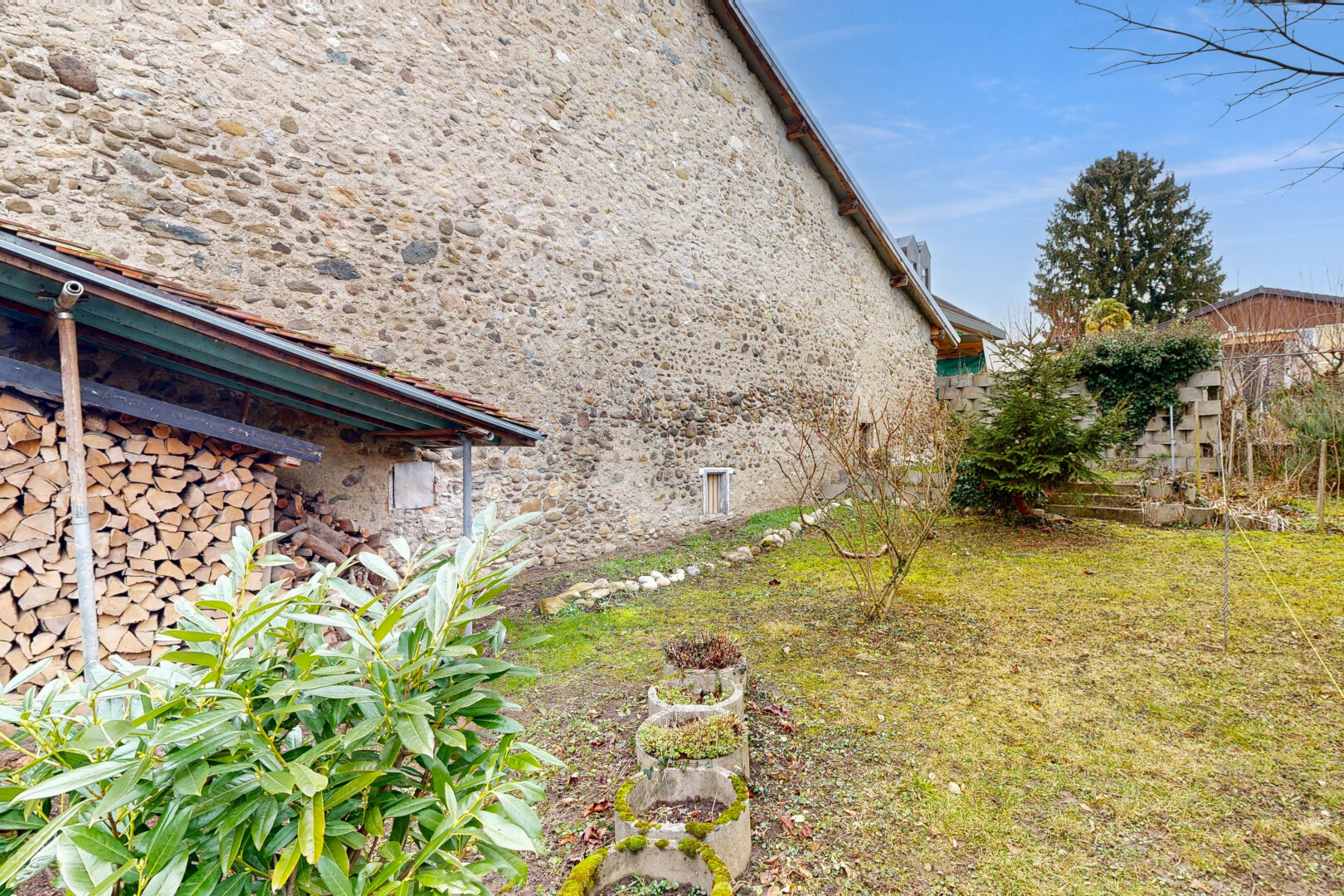 garten mit from property, day time, und rasen