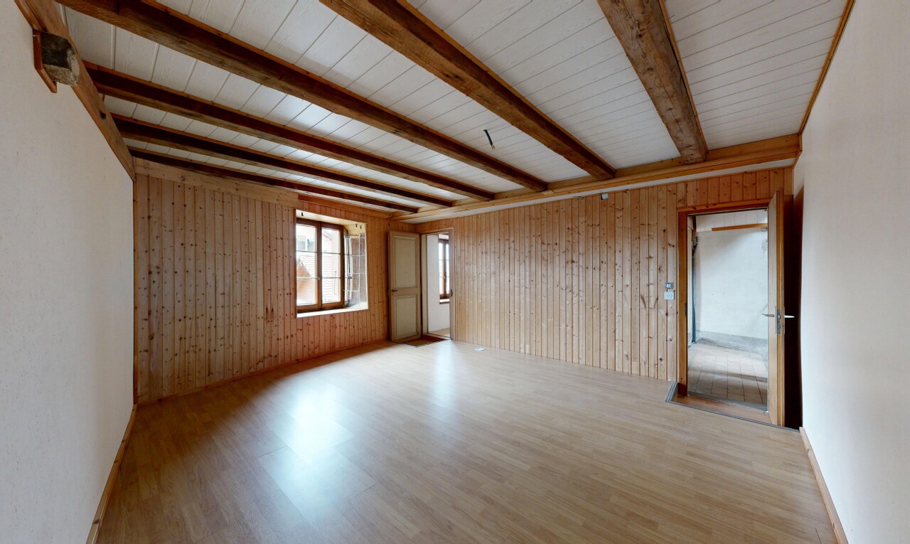 leerer raum mit holzfußboden, wood finish floor, inside property, natürliches licht, und natural light