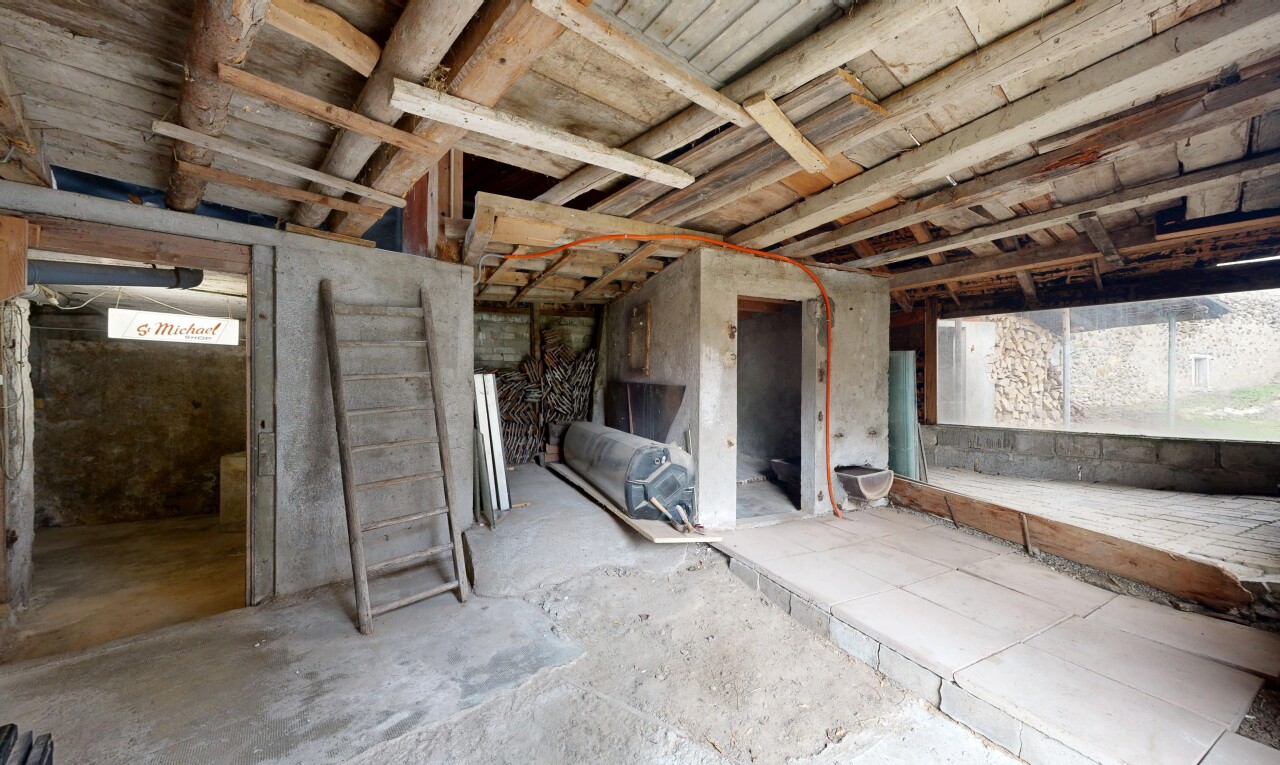 leerer raum mit natürliches licht, natural light, inside property, unfinished concrete floor, und betonmauer