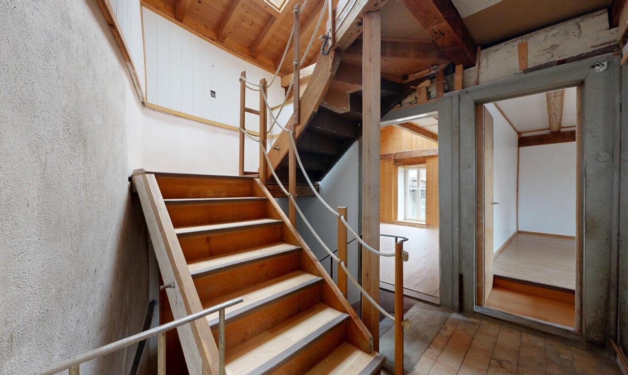 treppe mit inside property, treppen, holzfußboden, wood finish floor, und natürliches licht