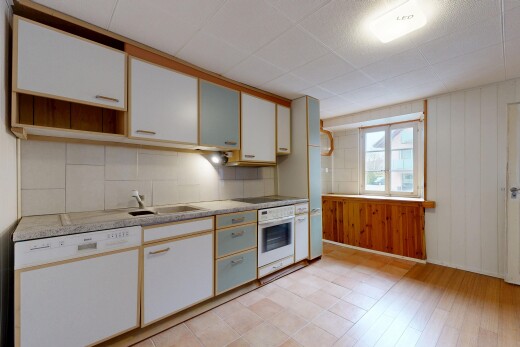cuisine avec two tone kitchen, lave-vaisselle, plans de travail, light countertops, et light floor