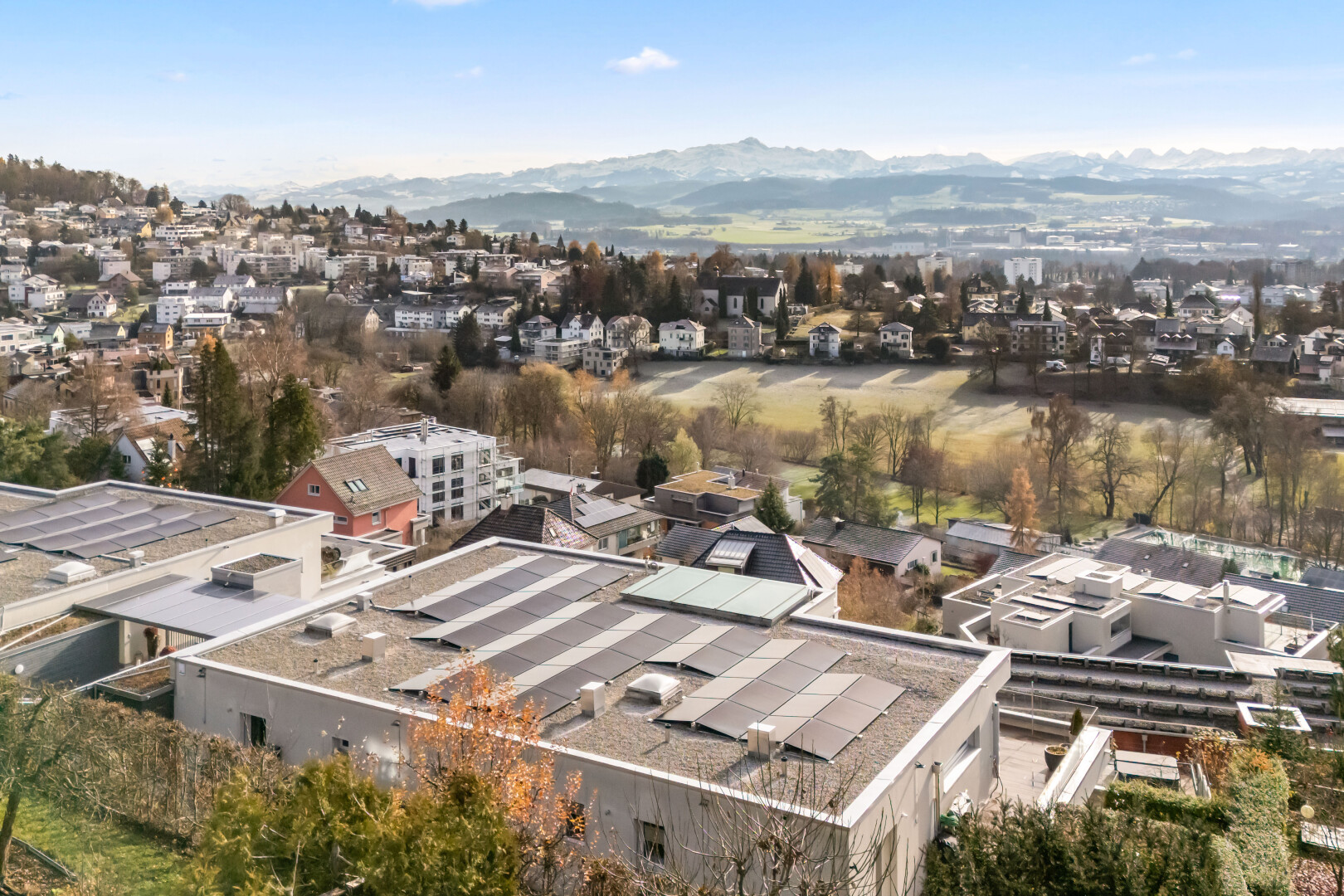 extérieur du bâtiment avec mountain view, vue sur la montagne, day time, residential view, et vue résidentielle